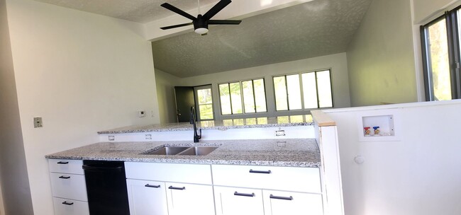 Building Photo - Finleyville 3 Bedroom 1.5 Bath Remodeled R...