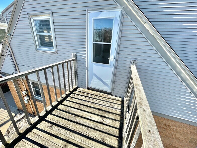Balcony - 2531 Maple Grove Ave