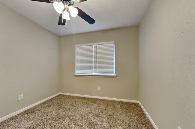 Building Photo - 8635 Spring Green Dr