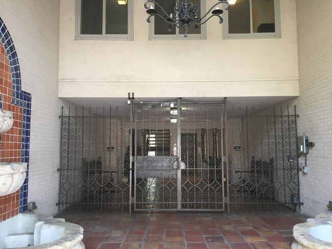 Building Photo - West Downtown Condo