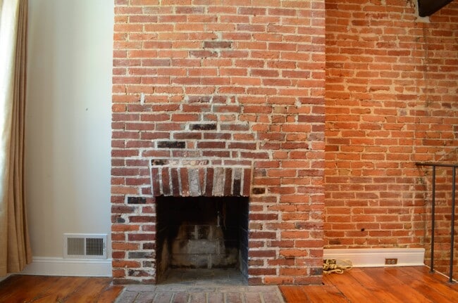 Building Photo - 19 E Wheeling St