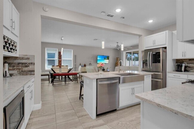 Building Photo - 2487 Empress Dr