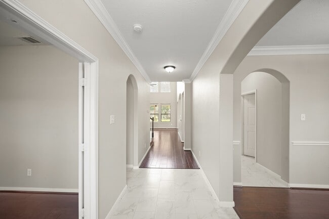 Building Photo - 714 Coggins Point Way