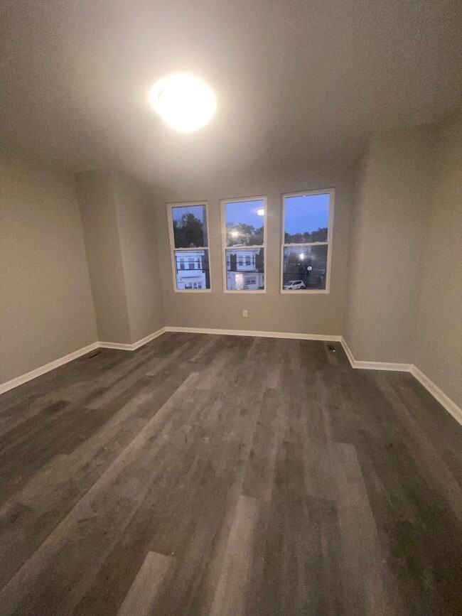 Building Photo - Remodeled Home - Oak Lane