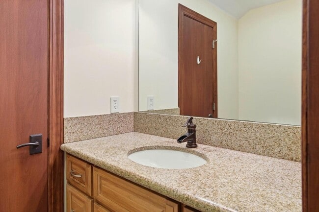 Building Photo - 3911 Pepper Tree Ct