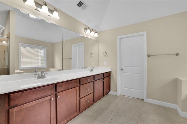 Building Photo - 4425 Holton Ave