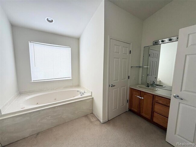 Building Photo - 6122 Cherrywood Dr