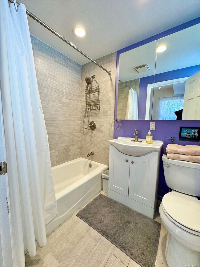 Building Photo - 328 B 147 St