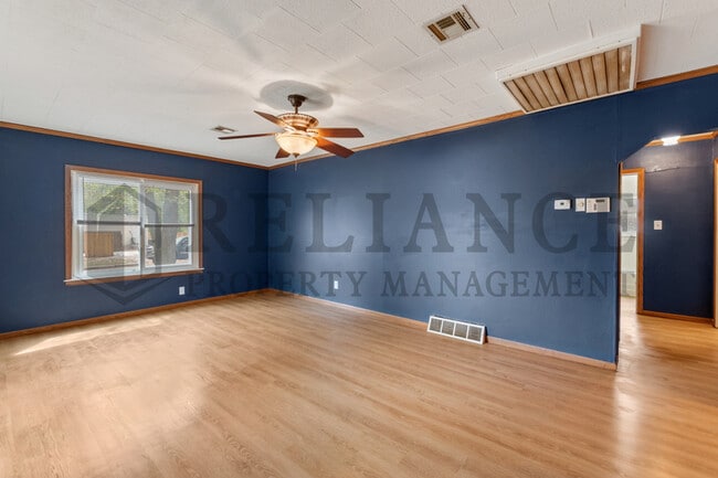 Building Photo - 2903 W Douglas Ave