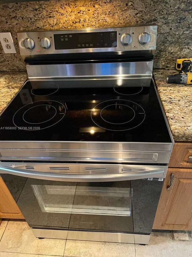 Building Photo - 421 NE 1st St