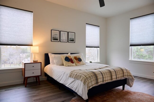 Building Photo - 2076 Dry Creek