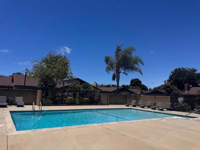 Building Photo - Single Story Townhome in Oceanside