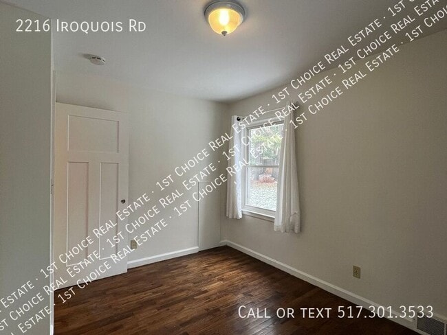Building Photo - 2216 Iroquois Rd
