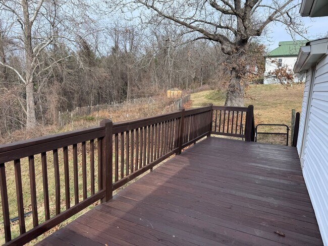 Building Photo - Woodfin - 1920's Cottage