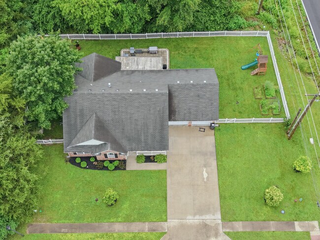 Building Photo - 209 Norwich Dr