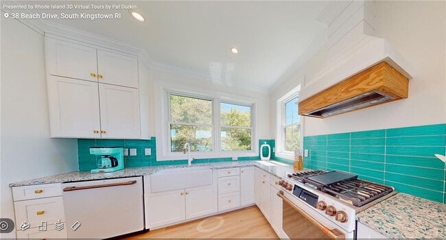 Building Photo - 38 Beach St