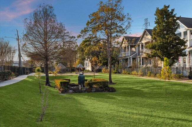 Building Photo - 3313 New Garden View Ln