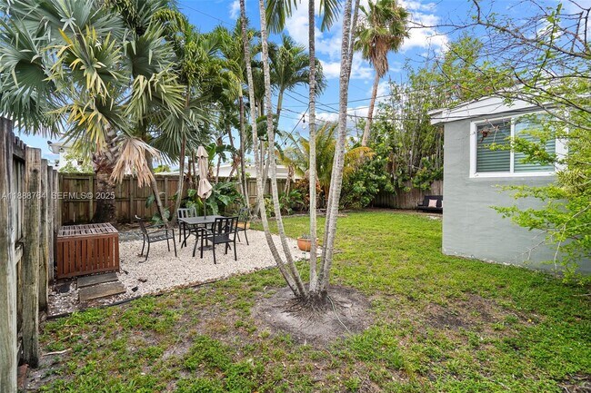 Building Photo - 1636 Arthur St