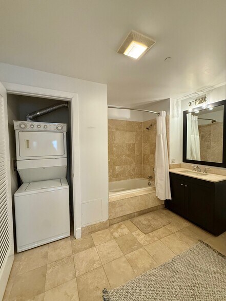 Building Photo - 105 Greene St