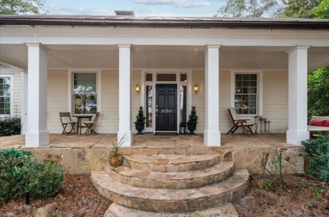 Building Photo - 2050 Midland Rd