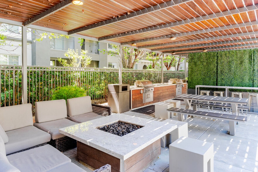 Building Photo - 700 Agnew Rd