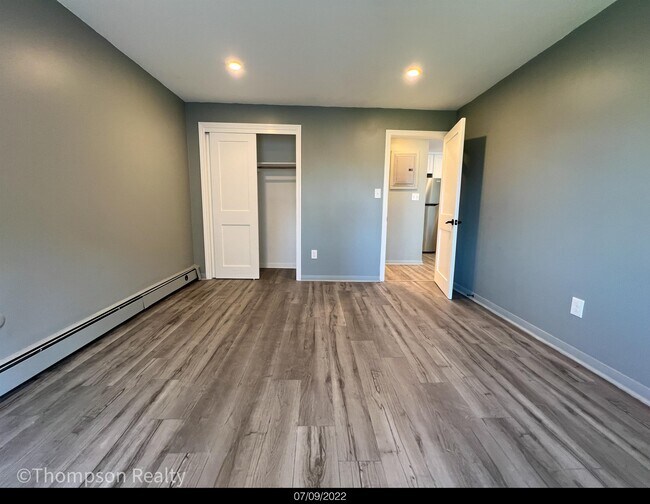 Building Photo - 426 Pleasant St
