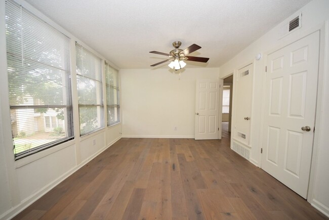 Building Photo - MUST SEE Luxury Condo in the heart of Midt...