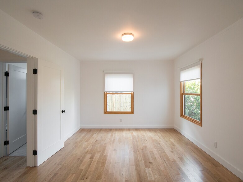 Bedroom - 2907 1/2 12th Ave