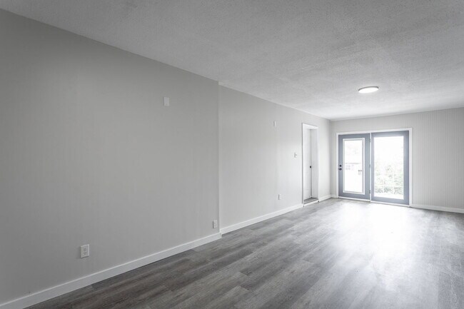 Building Photo - 833 Sylvan Dr