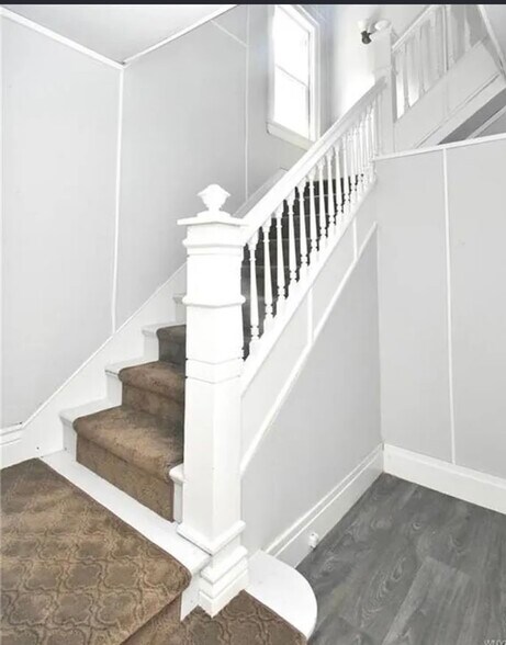 Building Photo - 28 Red Jacket Pky