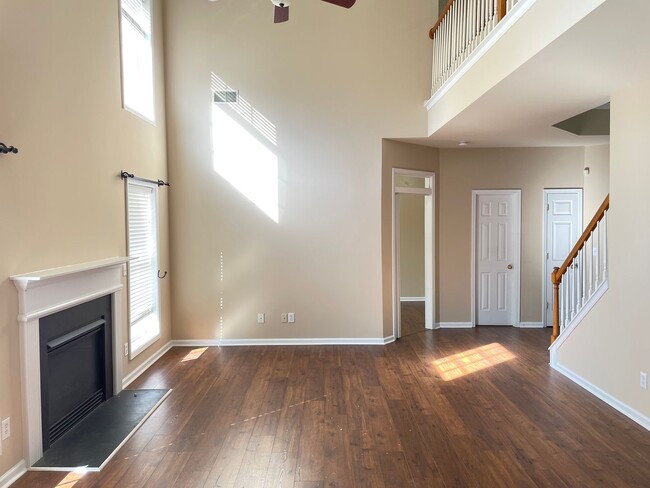 Building Photo - Spacious Four Bedroom in Morrison Plantation