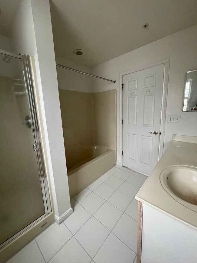 Building Photo - Spacious & Updated Home in the Heart of Hyattsville