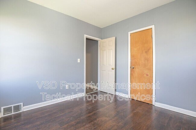 Building Photo - 3484 W 60th St