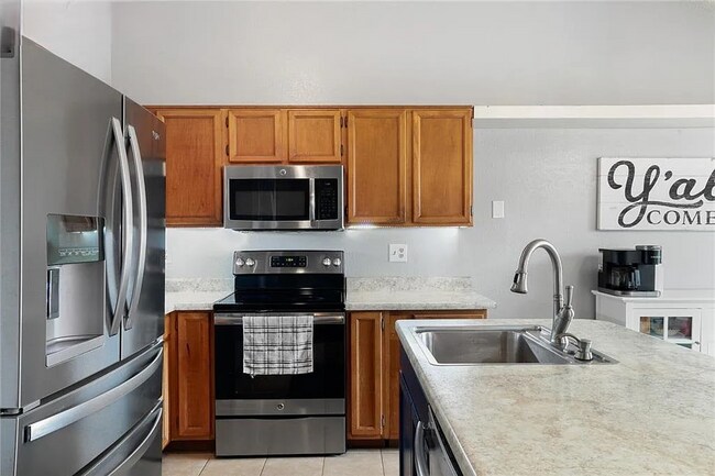 Building Photo - 4 Bedroom House for RENT