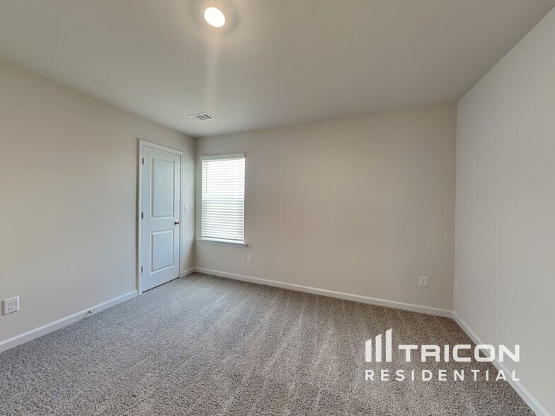 Building Photo - 285 Limestone Cir