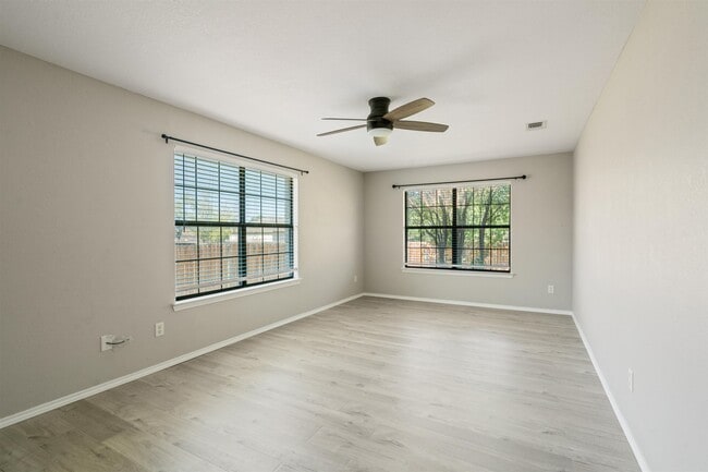 Building Photo - 215 Saddle Blanket