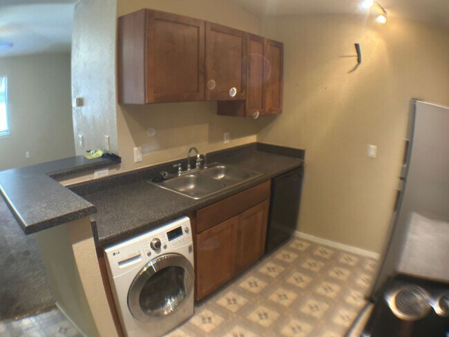 Building Photo - Great studio condo in the Arbors!