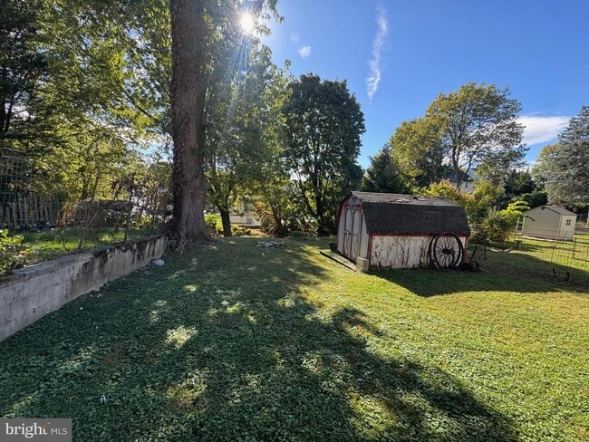 Building Photo - 317 W 4th Ave