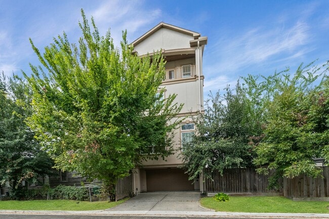 Building Photo - 1105 Fowler St