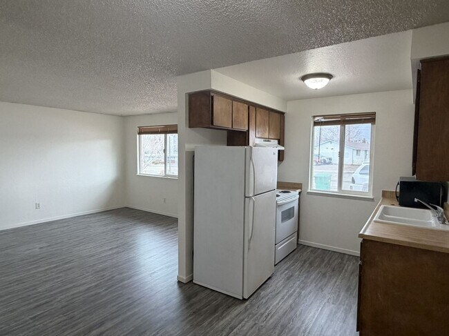 Building Photo - NE134-Robinson, Lorenz