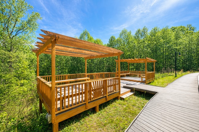 Building Photo - Charming 3bed Cumming Townhome with Walking Trail