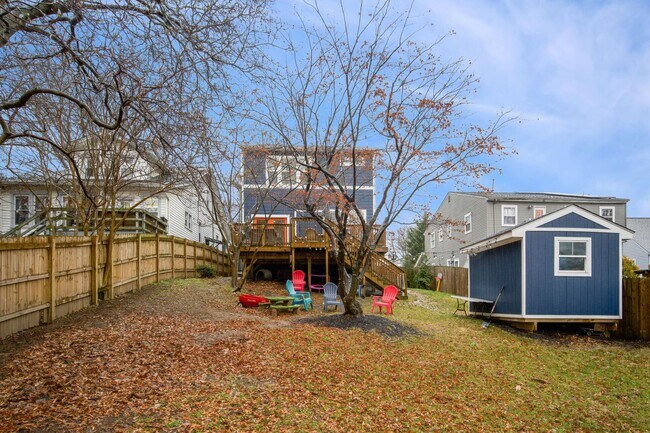 Building Photo - Stunning 4 BR/3.5 BA Single-Family Home in...