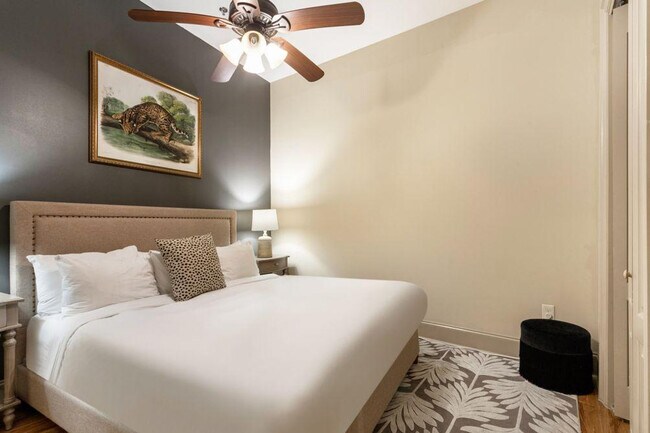 Building Photo - 30 Baronne St