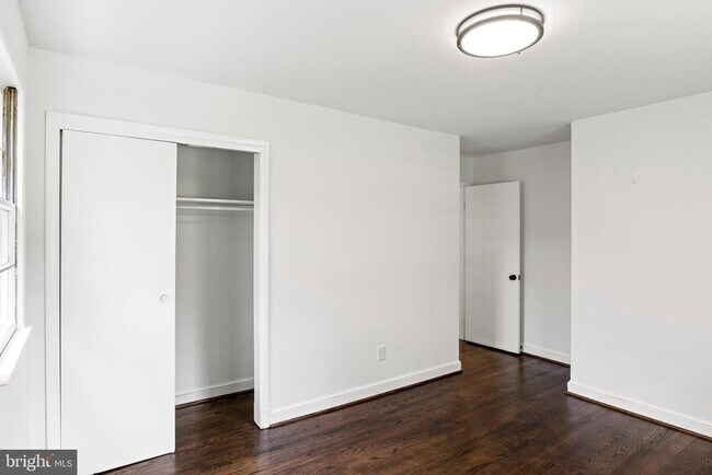 Building Photo - 5019 Leland Dr