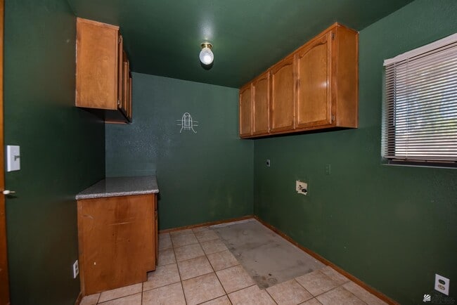 Building Photo - 3460 E Sombra Ln