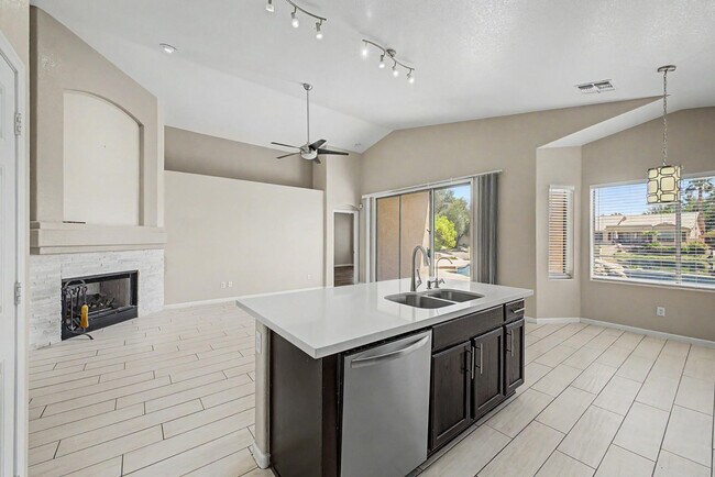 Building Photo - 1331 W Blue Ridge Ct