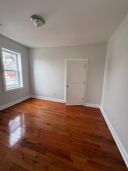 Building Photo - 162 Bergen Ave