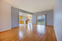 Building Photo - Beautiful 3 BD, 2 BA Home Located in South...