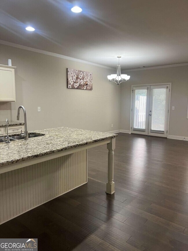 Building Photo - 225 Holdings Dr