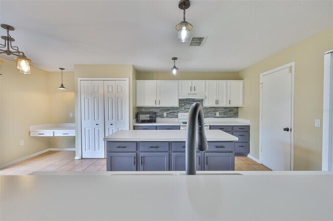 Building Photo - 11438 Ivy Flower Loop